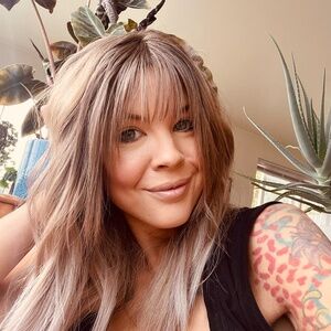 Meet your Posher, Meghan (@soarcestyle)